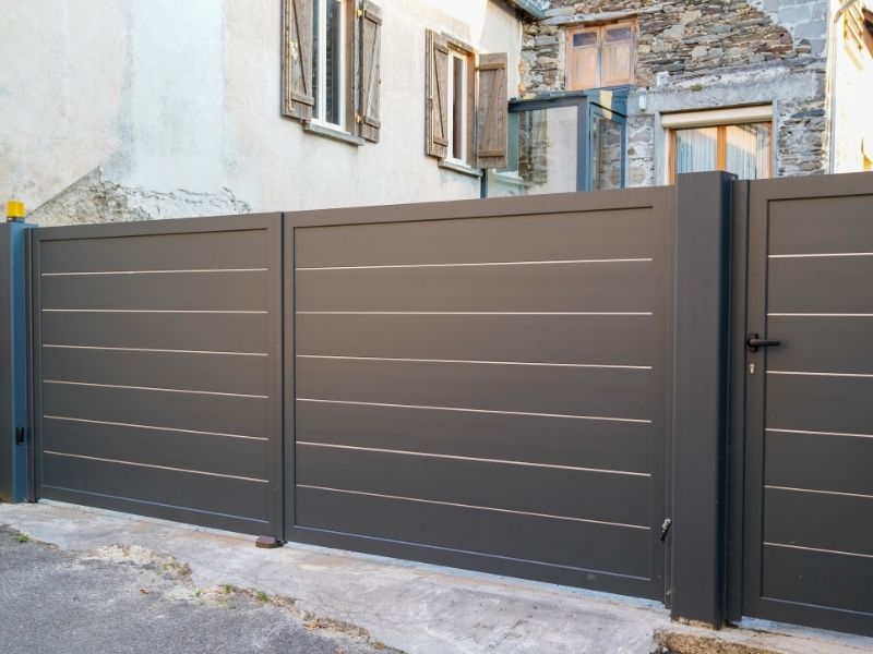 Vartų automatika ir išmanūs namai: kaip viską sujungti į vieną sistemą?